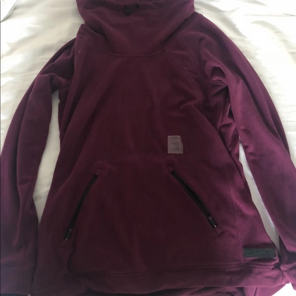 Calvin Klein maroon pullover - Picture 3 of 3